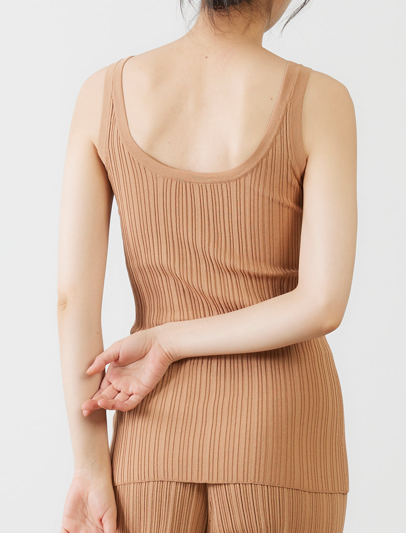 PLEATED STITCH TANK TOP