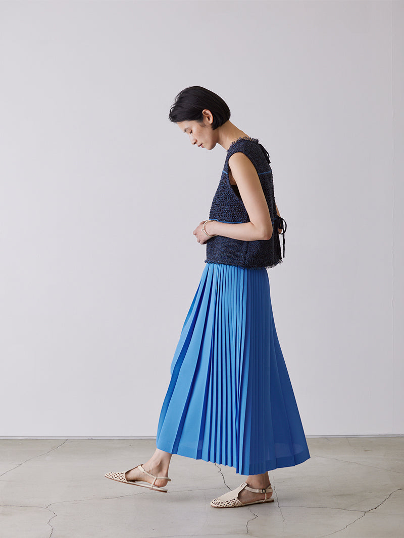ASYMMETRIC PLEATED SKIRT