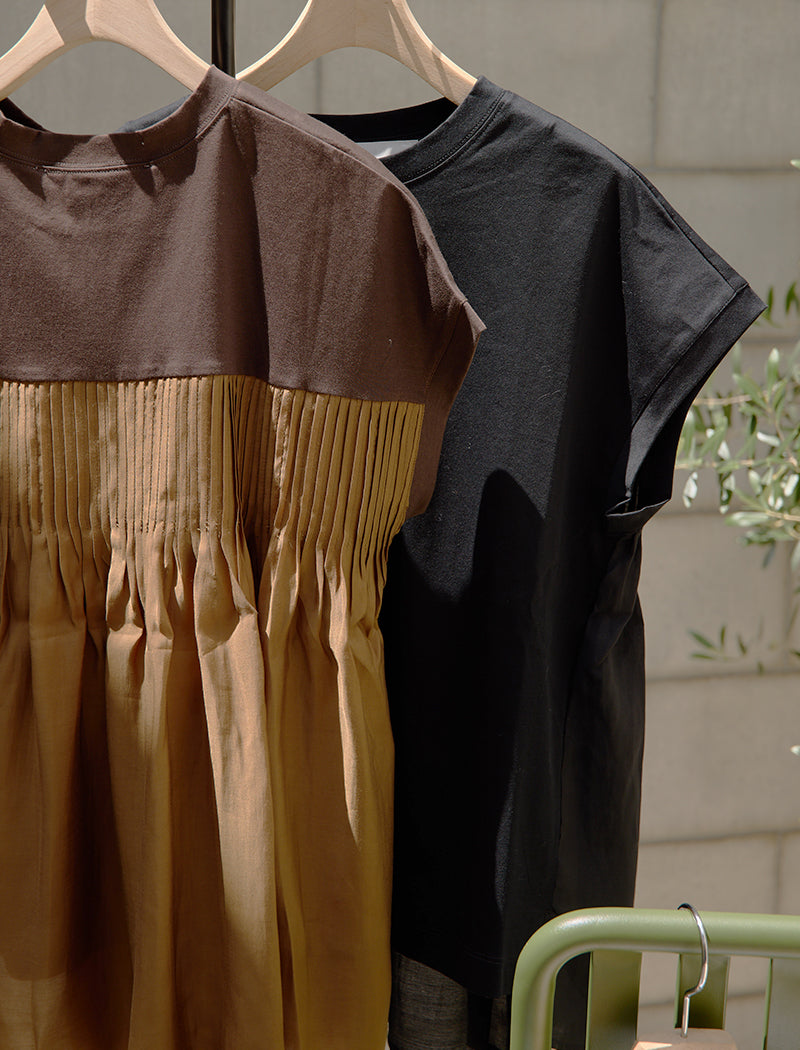 SMOOTH JERSEY PIN-TUCK TEE