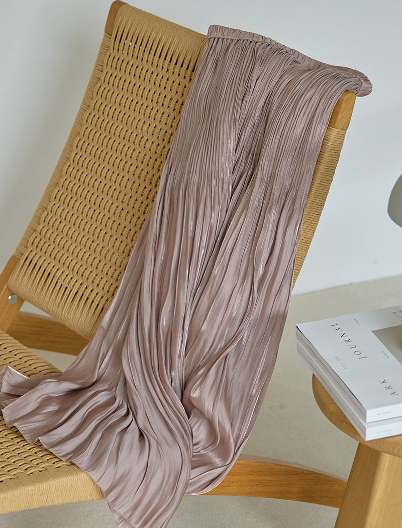 SHINY TEXTURED PLEATED SKIRT