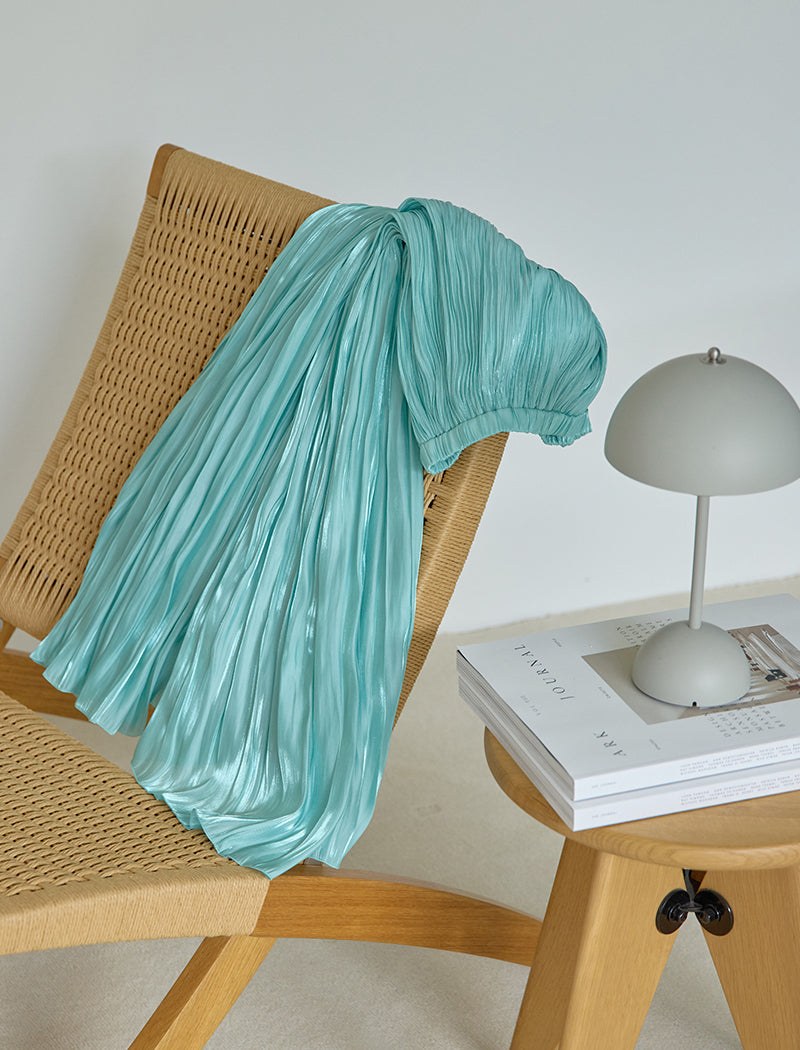 SHINY TEXTURED PLEATED SKIRT