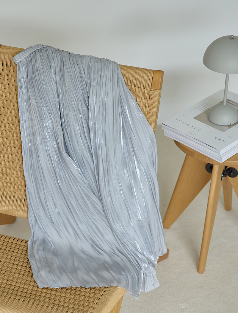 SHINY TEXTURED PLEATED SKIRT