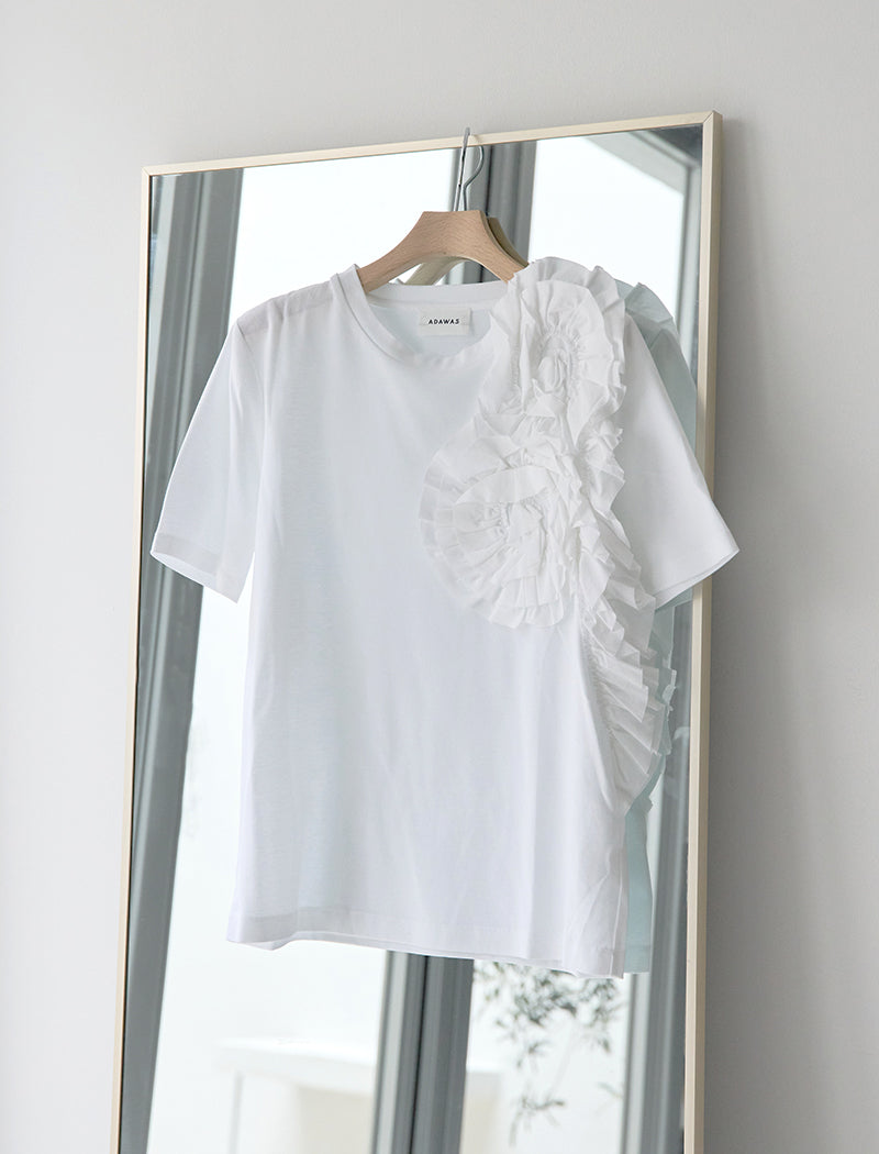 MILANO-RIB JERSEY FLOWER-DETAILING TEE