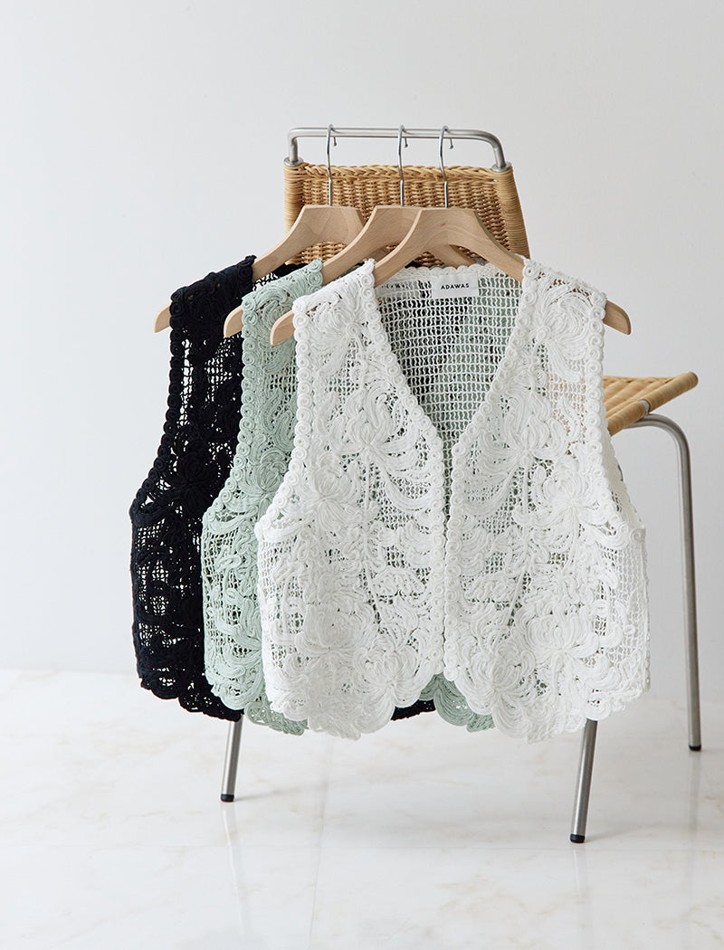 LILY EMBROIDERY V-NECK VEST