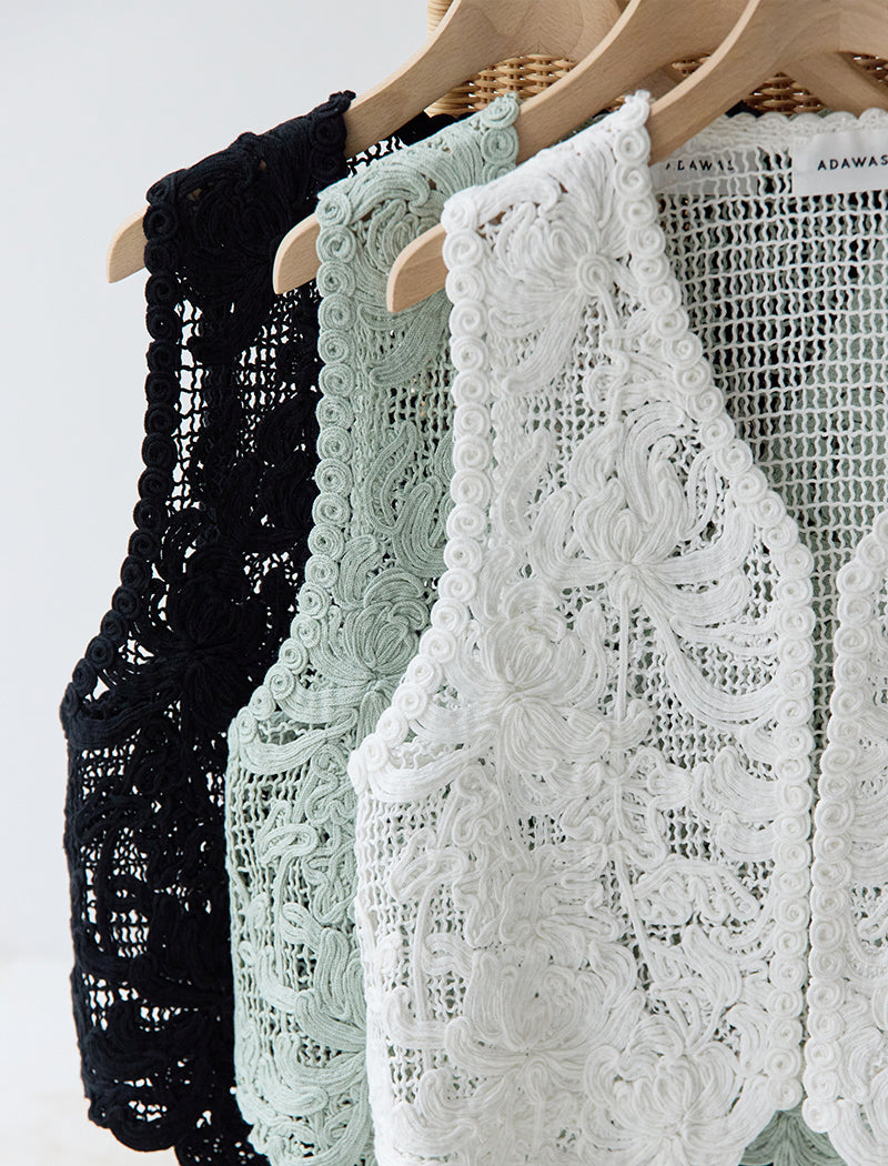 LILY EMBROIDERY V-NECK VEST