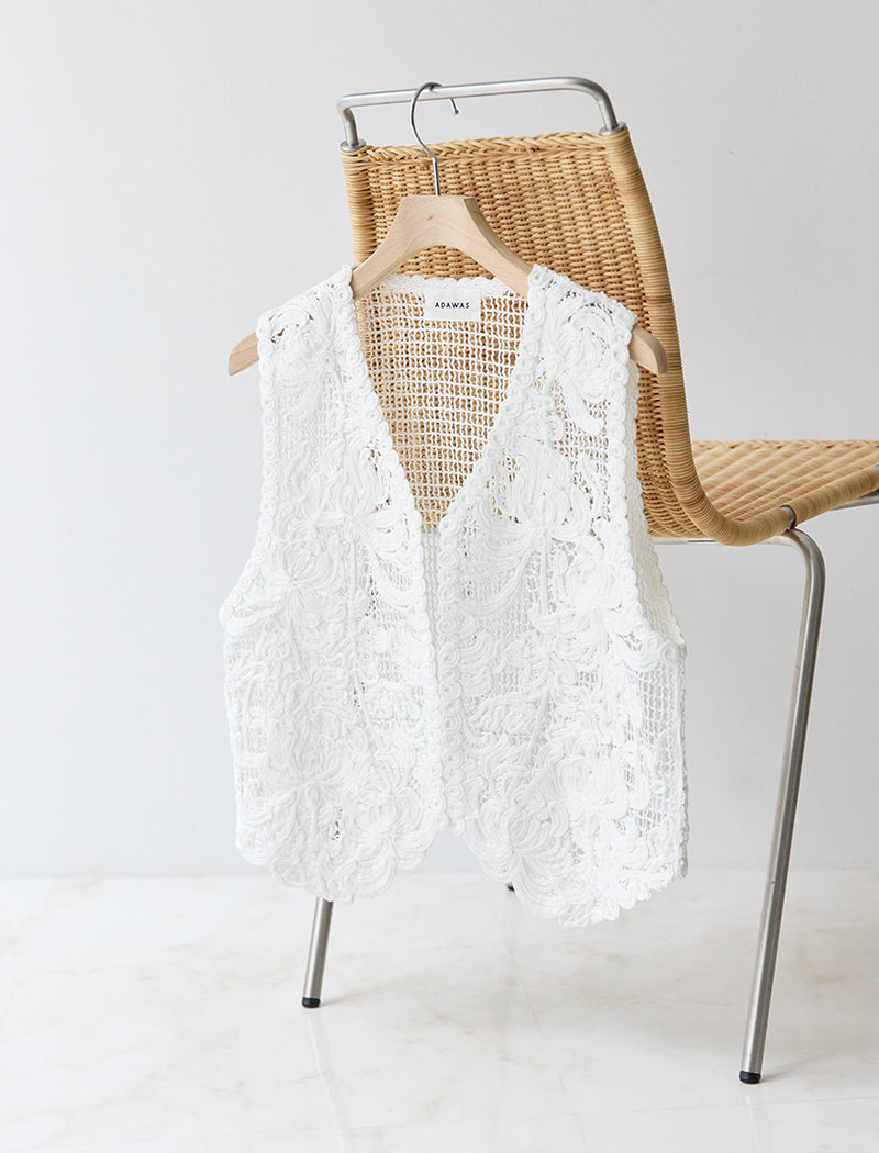 LILY EMBROIDERY V-NECK VEST
