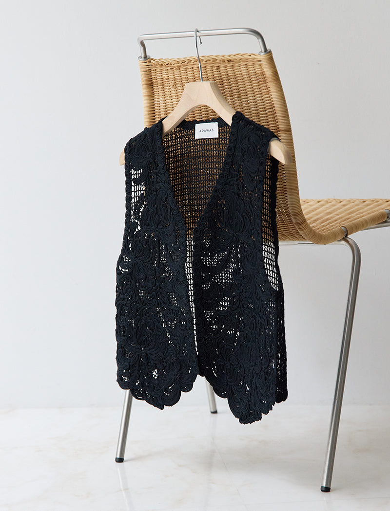 LILY EMBROIDERY V-NECK VEST