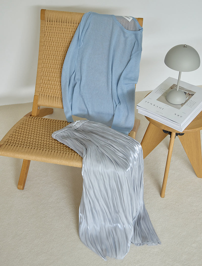 SHINY TEXTURED PLEATED SKIRT