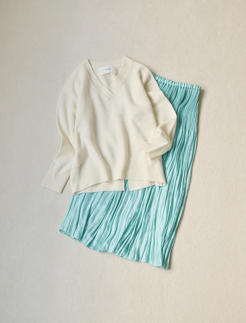 CASHMERE-BLEND V-NECK