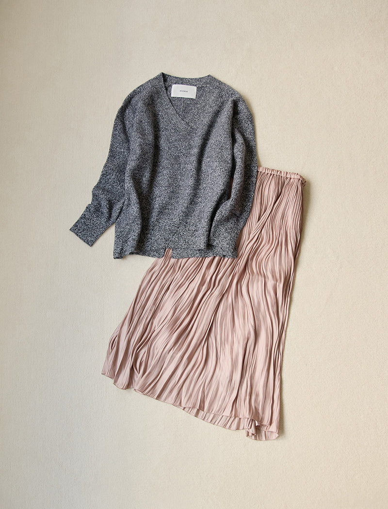 ULTRA FINE MERINO V-NECK