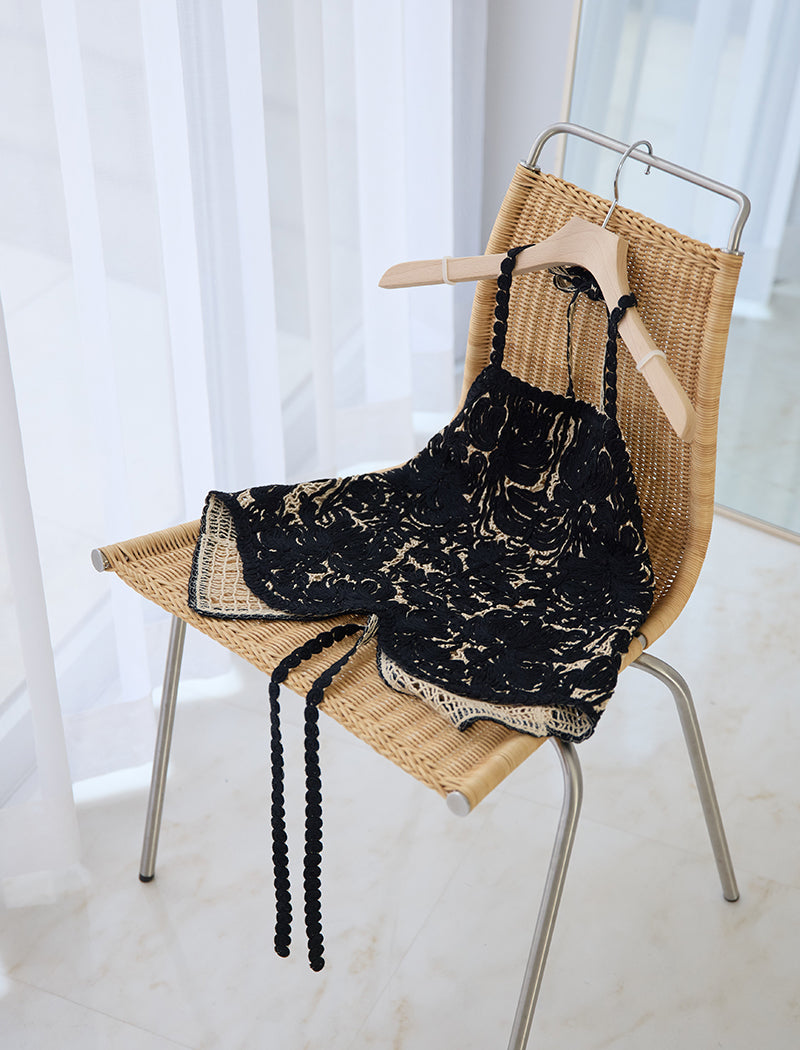 FLORAL EMBROIDERED APRON